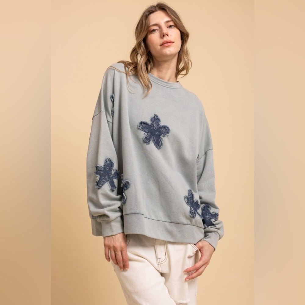 BV10  Bluevelvet Floral Appliqué Gray Sweatshirt